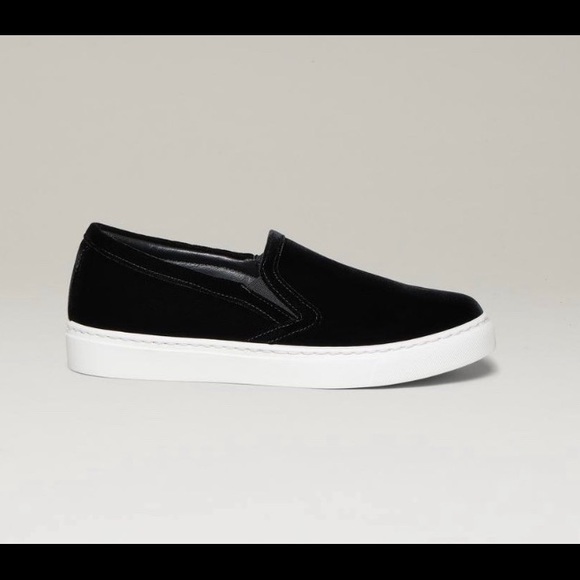 BEAUTIFUL NEW M.GEMI BLACK VELVET SLIP-ON SHOES (3) - Picture 2 of 16